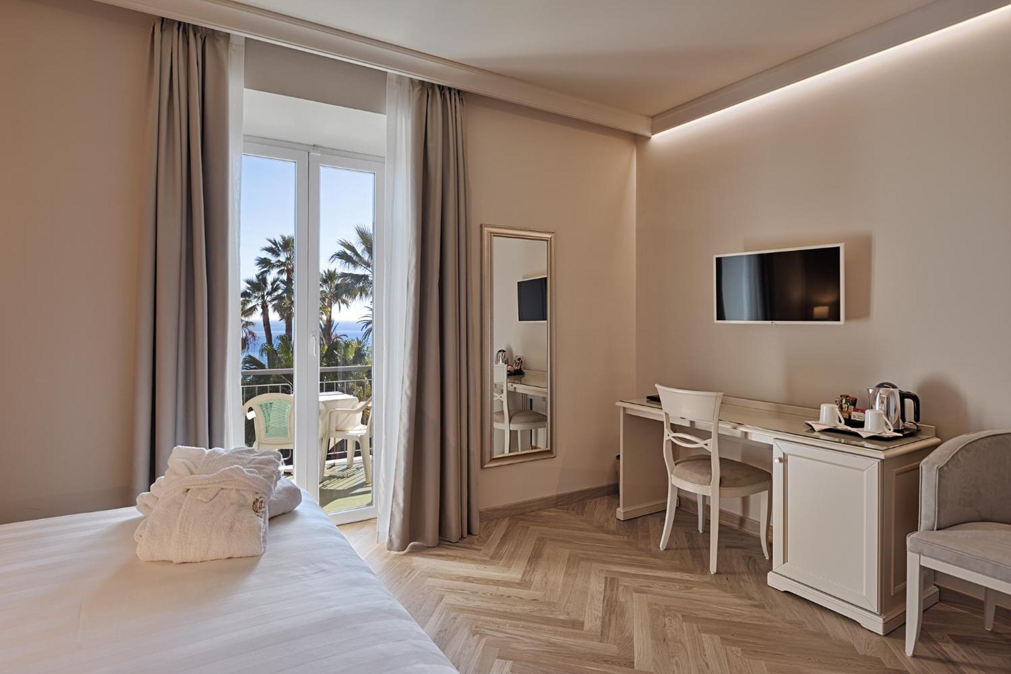 Hotel Paradiso Sanremo Bagian luar foto